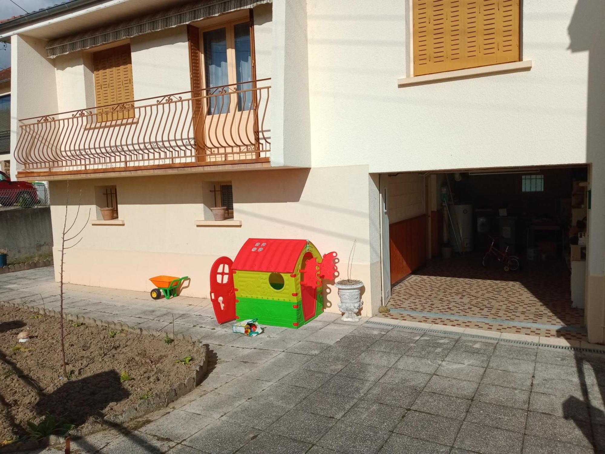 Maison Entiere Avec Parking, Garage Et Jardin Montlucon Bilik gambar